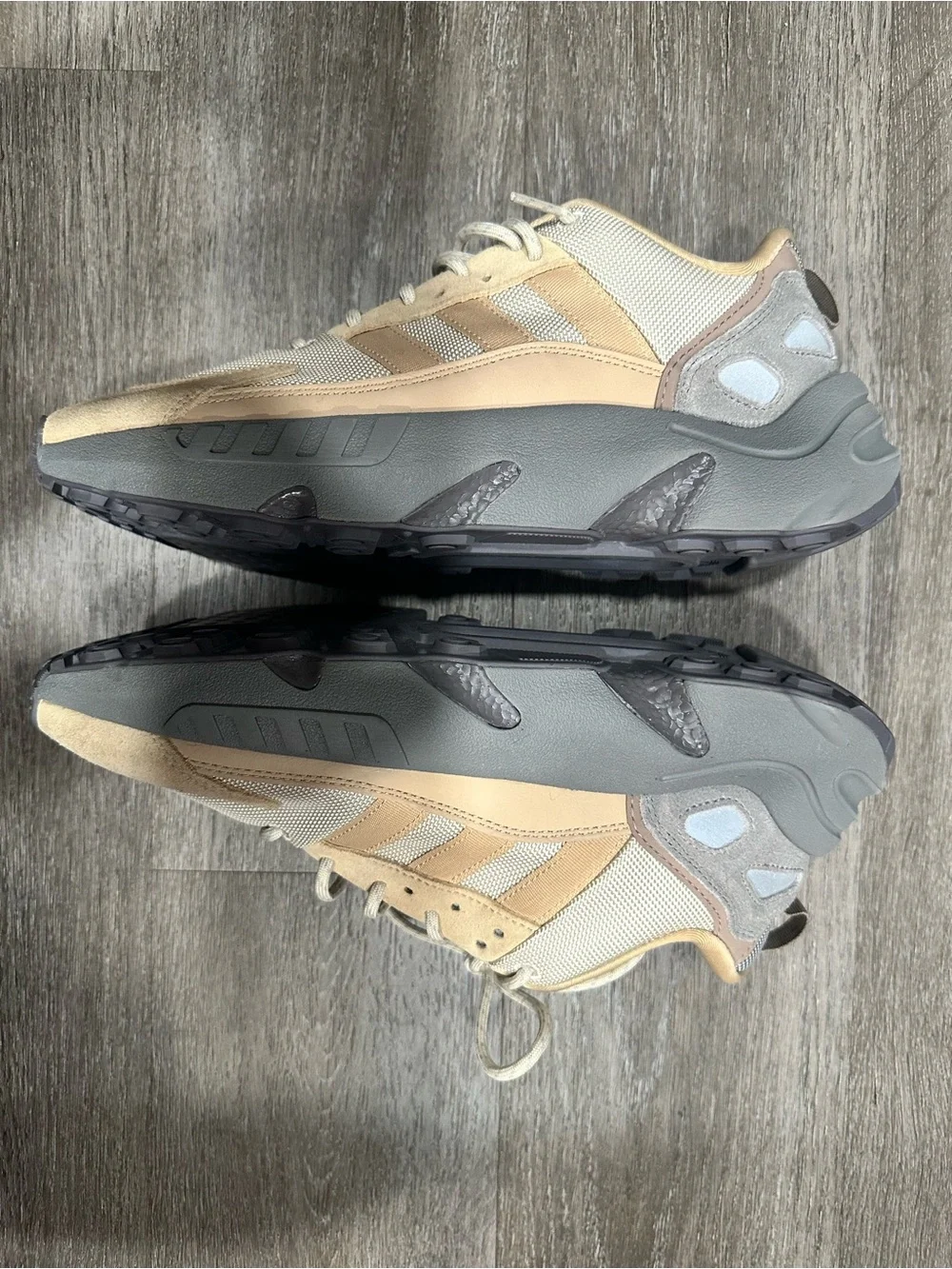 Adidas Men’s Beige Suede & Mesh Sneakers Mens Size 9 (New)